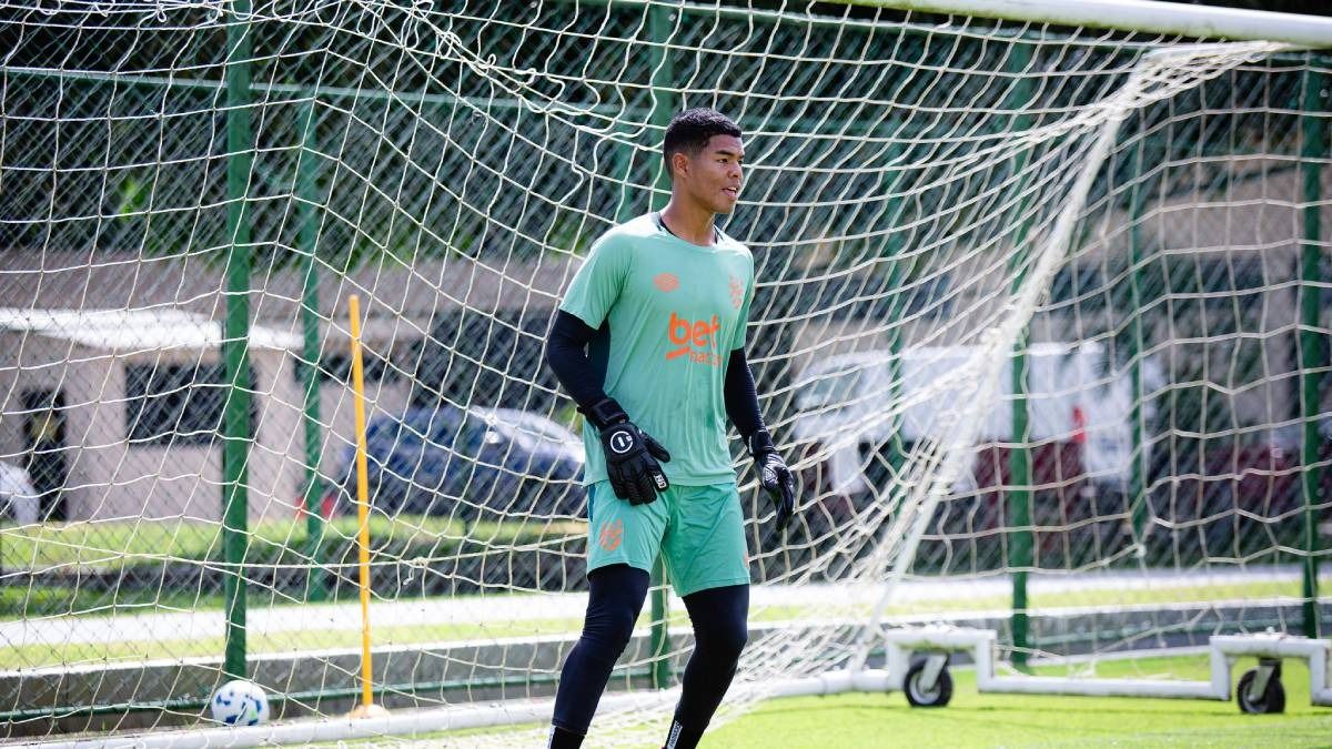 Goleiro Davi, cria da base do Sport