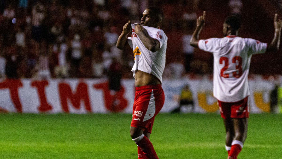 Náutico e volante Igor Pereira negociam renovação de contrato