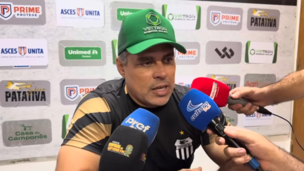 Leandro Sena enaltece classificação do Central na Série D 1 Leandro Sena - Coletiva Central