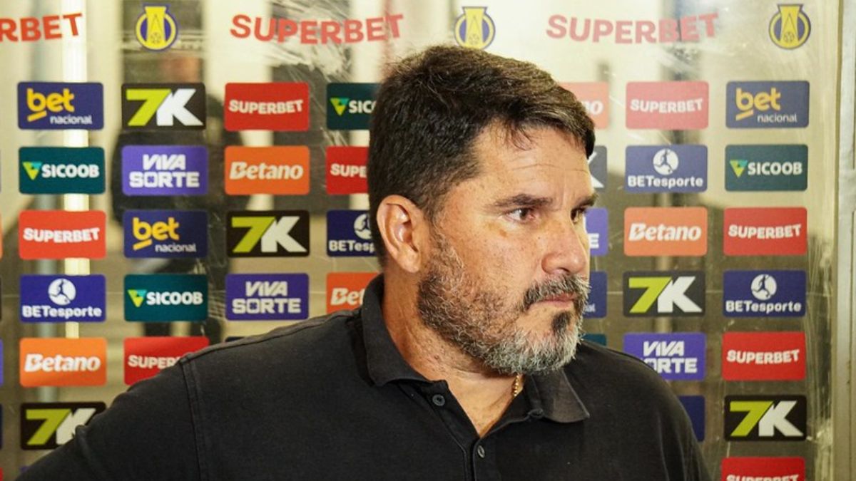 Barroca aponta desorganização do CRB no 1º tempo de revés para a Chapecoense: “O pior desde que eu cheguei”