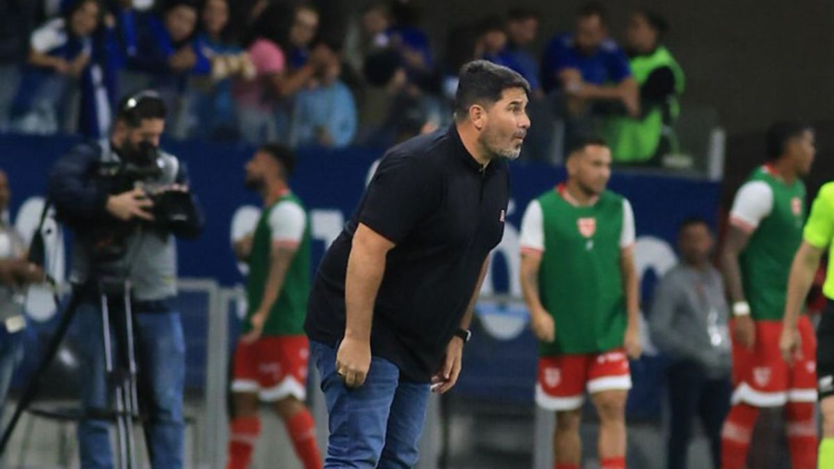 Barroca vê CRB fortalecido após empate contra o Cruzeiro na ida das oitavas da Copa do Brasil