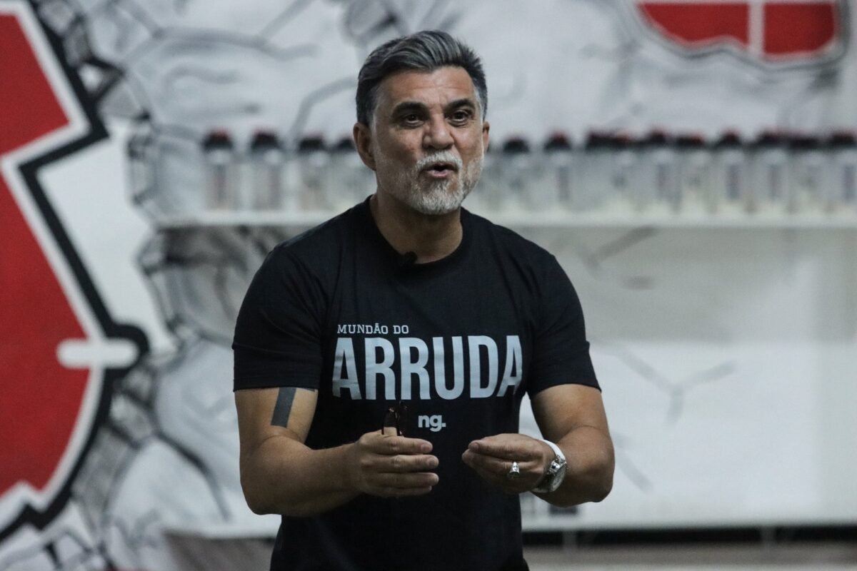 Santa Cruz recebe visita de tetracampeão Ricardo Rocha antes de mata-mata da Série D