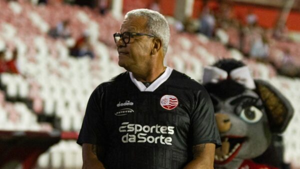 Hélio dos Anjos, técnico do Náutico, nos Aflitos