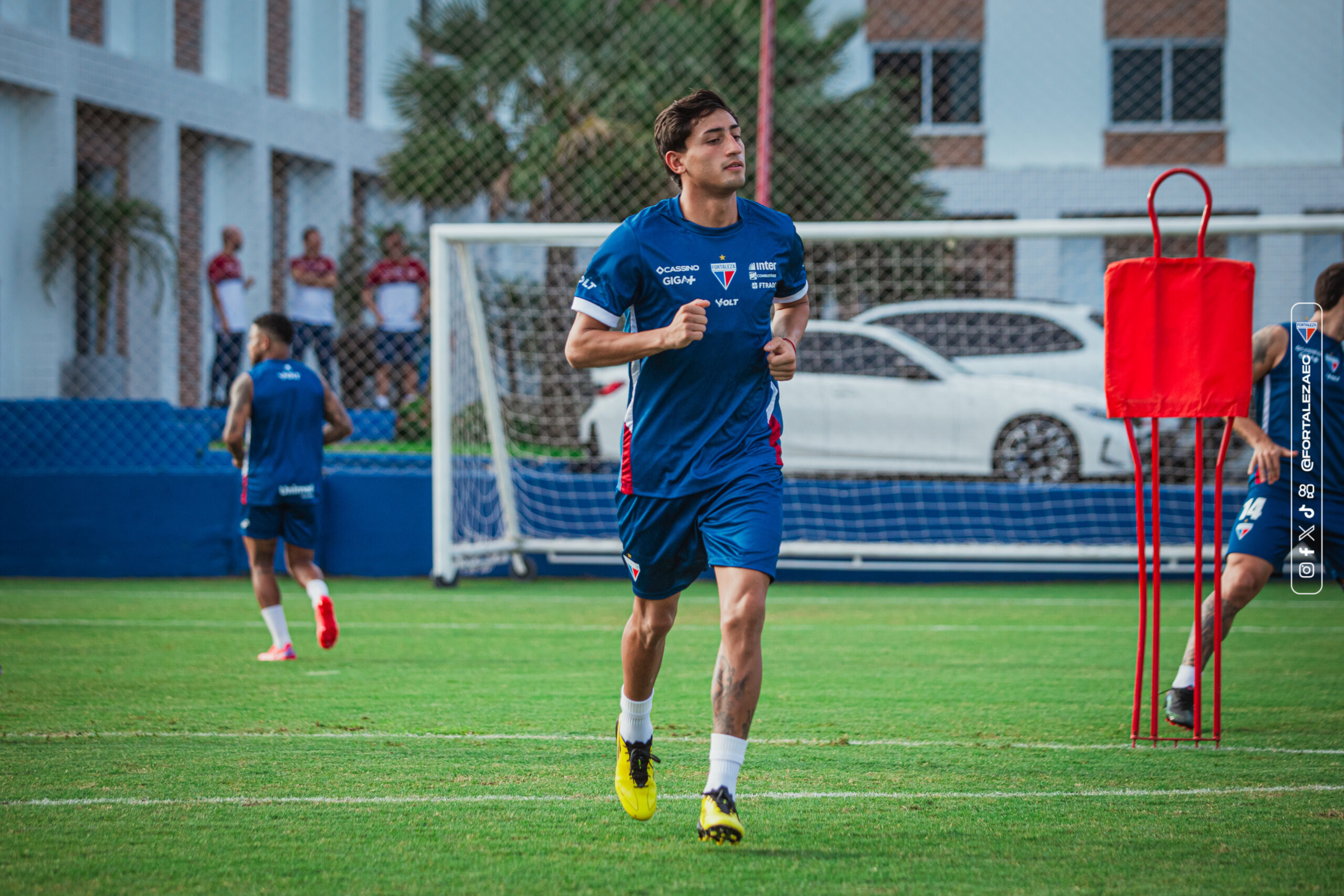 Herrera se apresenta no Pici e realiza primeiro treinamento com a camisa do Fortaleza