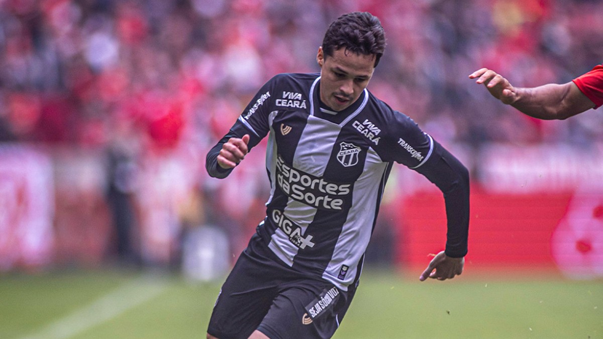 Em duelo intenso, Ceará perde do Internacional fora de casa pelo Brasileirão 3 Matheus Araújo, meio-campista do Ceará