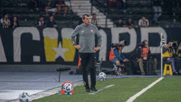 Vitória iguala recorde histórico de jogos sem marcar gols 2 Fábio Carille, técnico do Vitória - Foto: Victor Ferreira/ECV