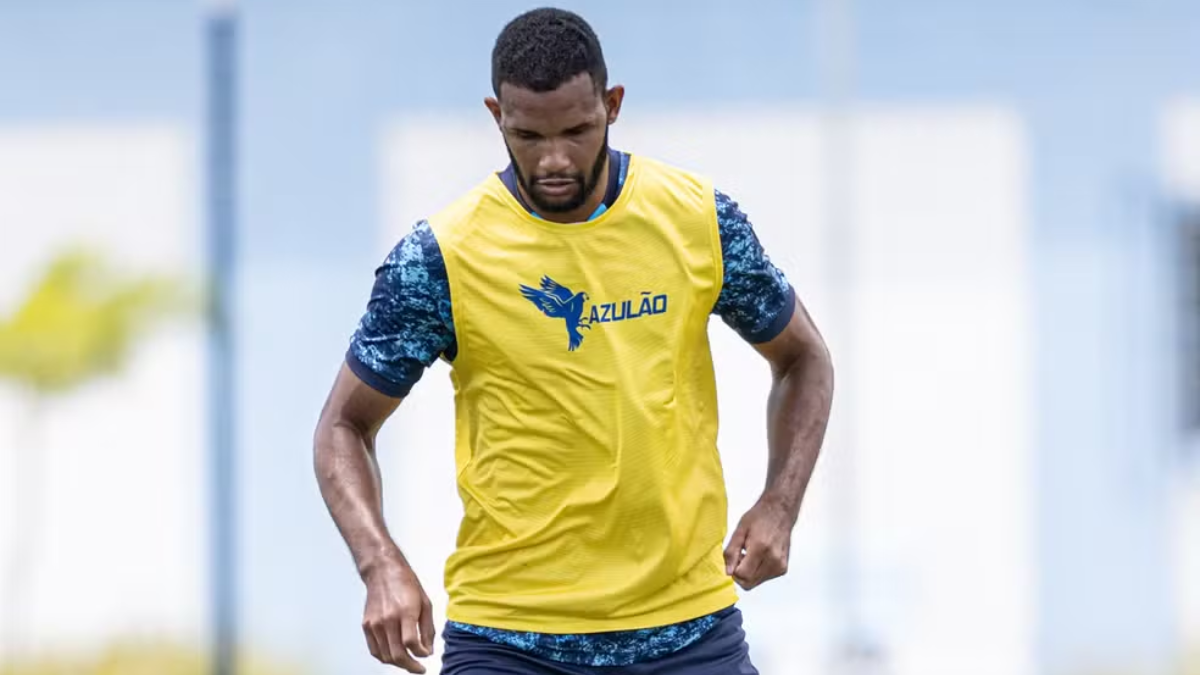 De volta após suspensão, zagueiro do CSA destaca importância de duelo contra o Caxias: “Final de Champions League”