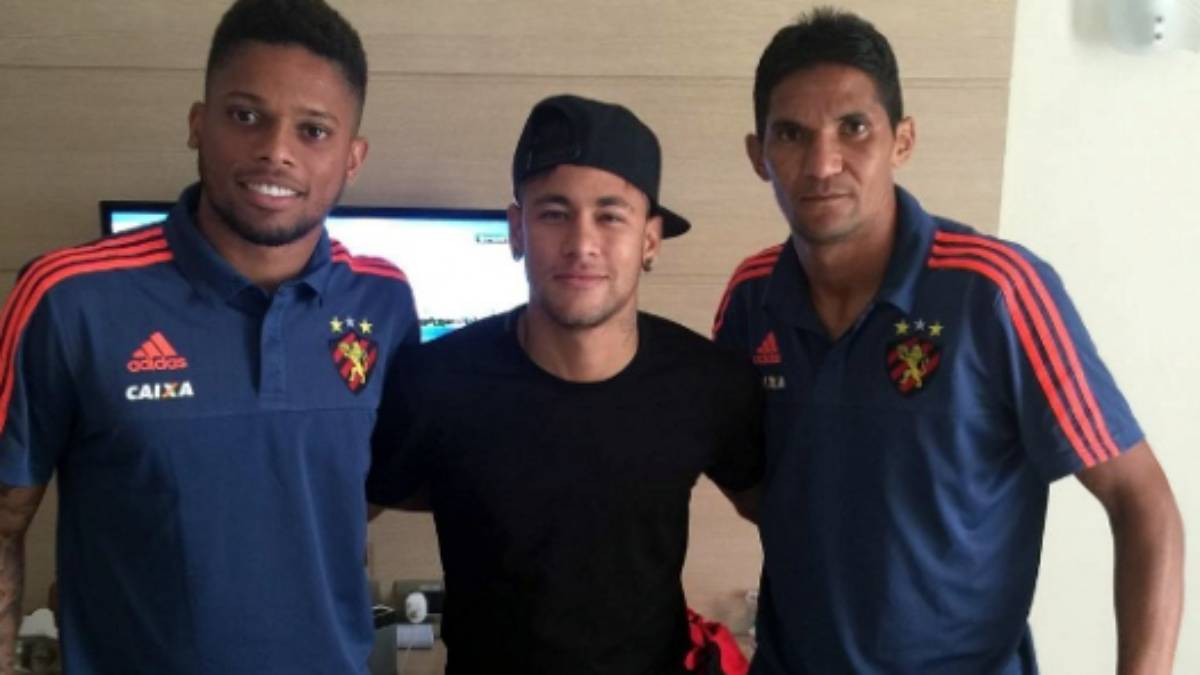 Com clima dividido entre idolatria e provocações, Sport enfrenta Neymar após 15 anos e busca primeira vitória contra o craque