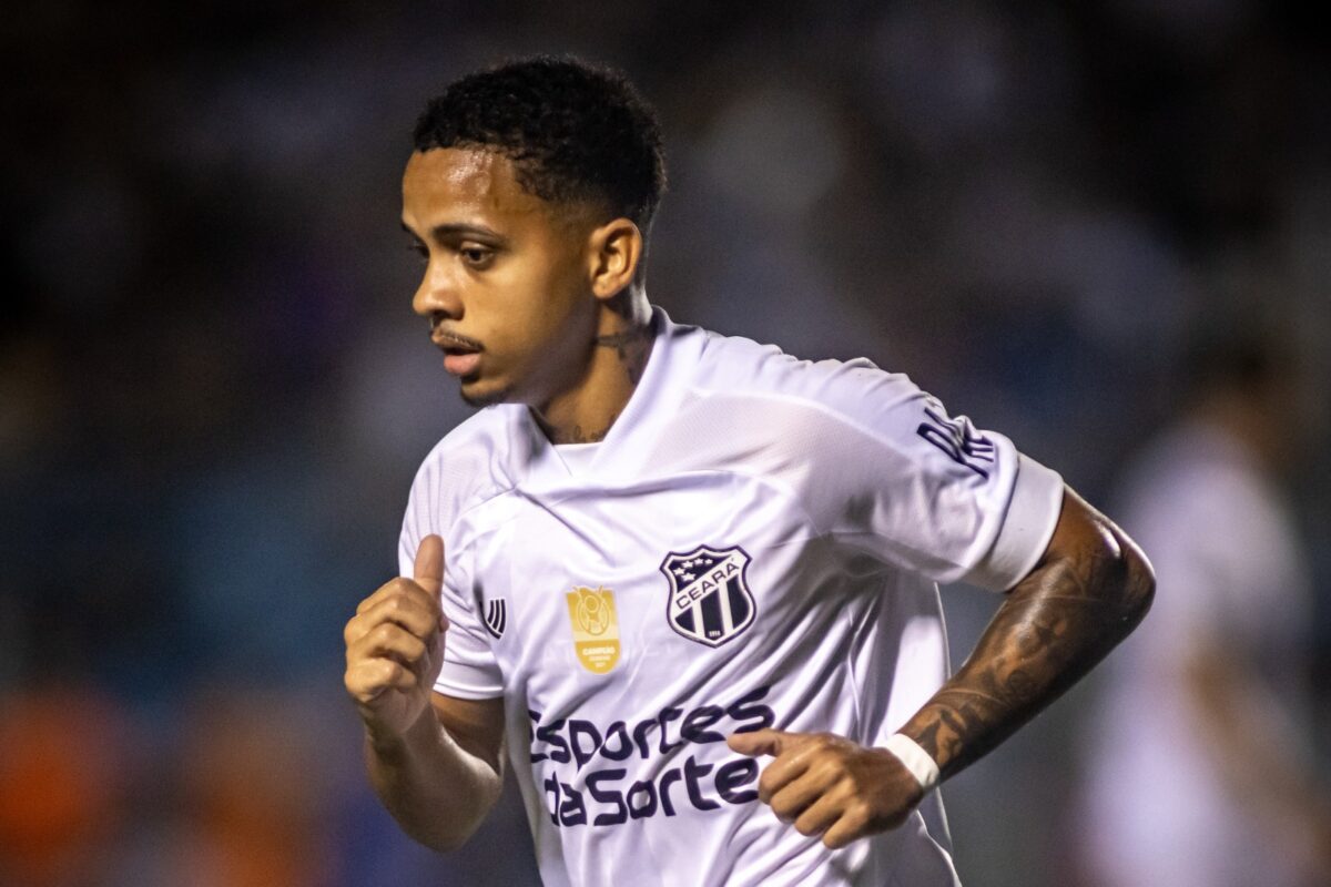 Ceará oficializa transferência do atacante João Victor para clube da Hungria