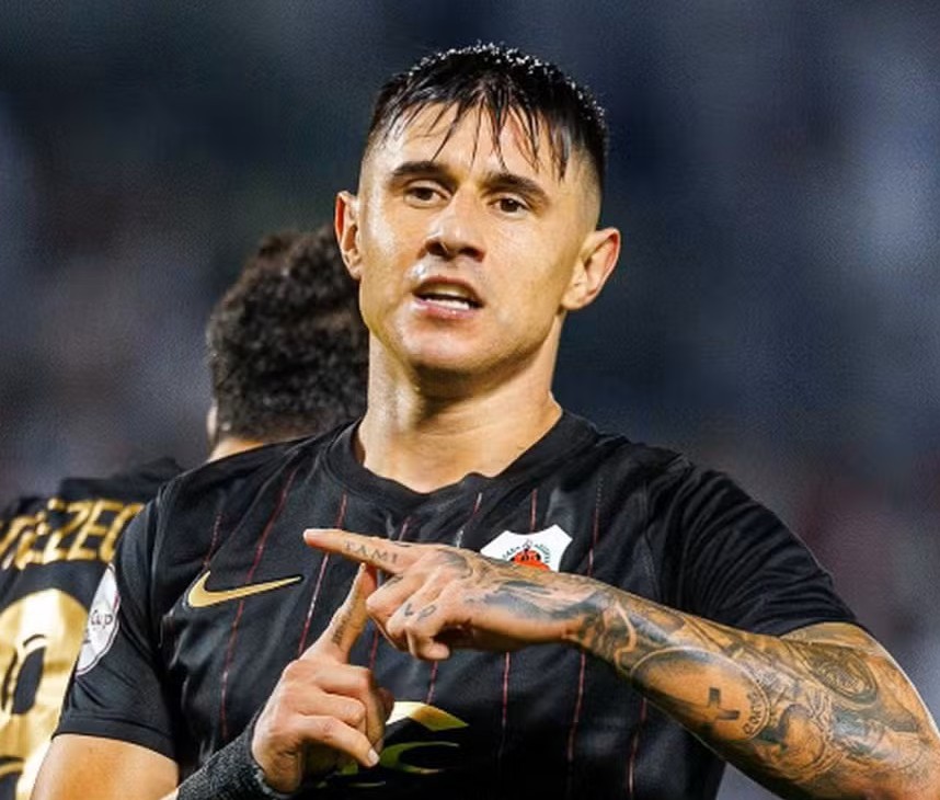 Fortaleza encaminha compra do centroavante paraguaio Adam Bareiro