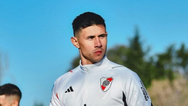 Bareiro desembarca na capital e celebra acerto com o Fortaleza: “É um lindo passo na minha carreira” 1 Adam Bareiro - Fortaleza - River Plate