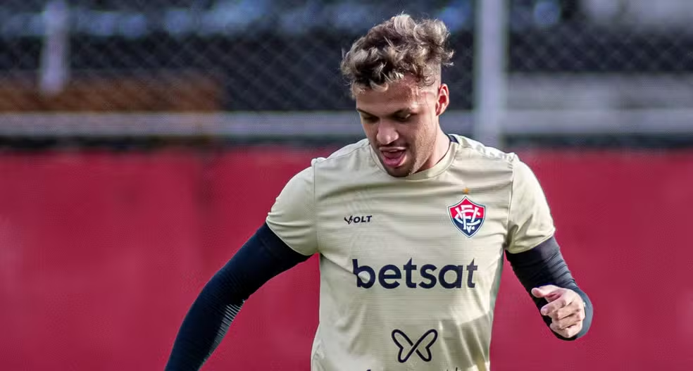 De volta ao Vitória, Daniel Jr. tem futuro incerto no Rubro-Negro