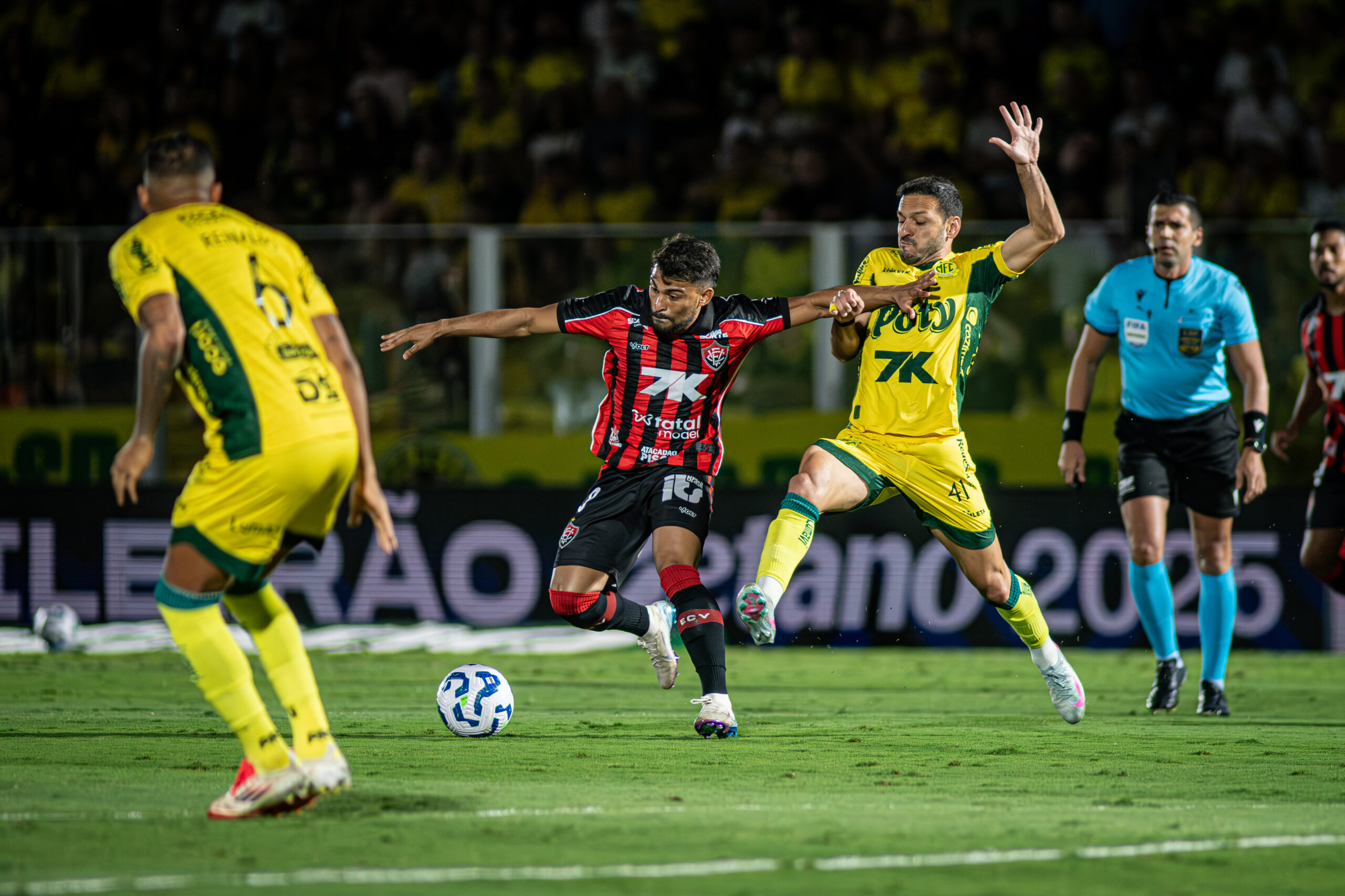 Em jogo movimentado, Vitória fica no empate com o Mirassol pela Série A