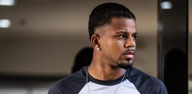 Sport encaminha a contratação do lateral-esquerdo Kevyson, do Santos