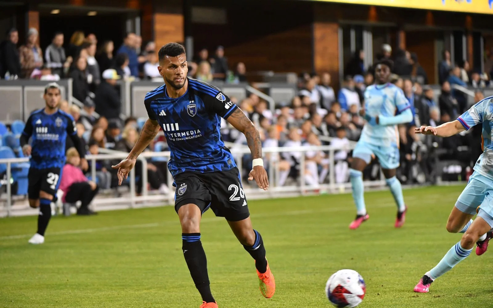 Fortaleza negocia contratação do zagueiro Rodrigues, do San Jose Earthquakes