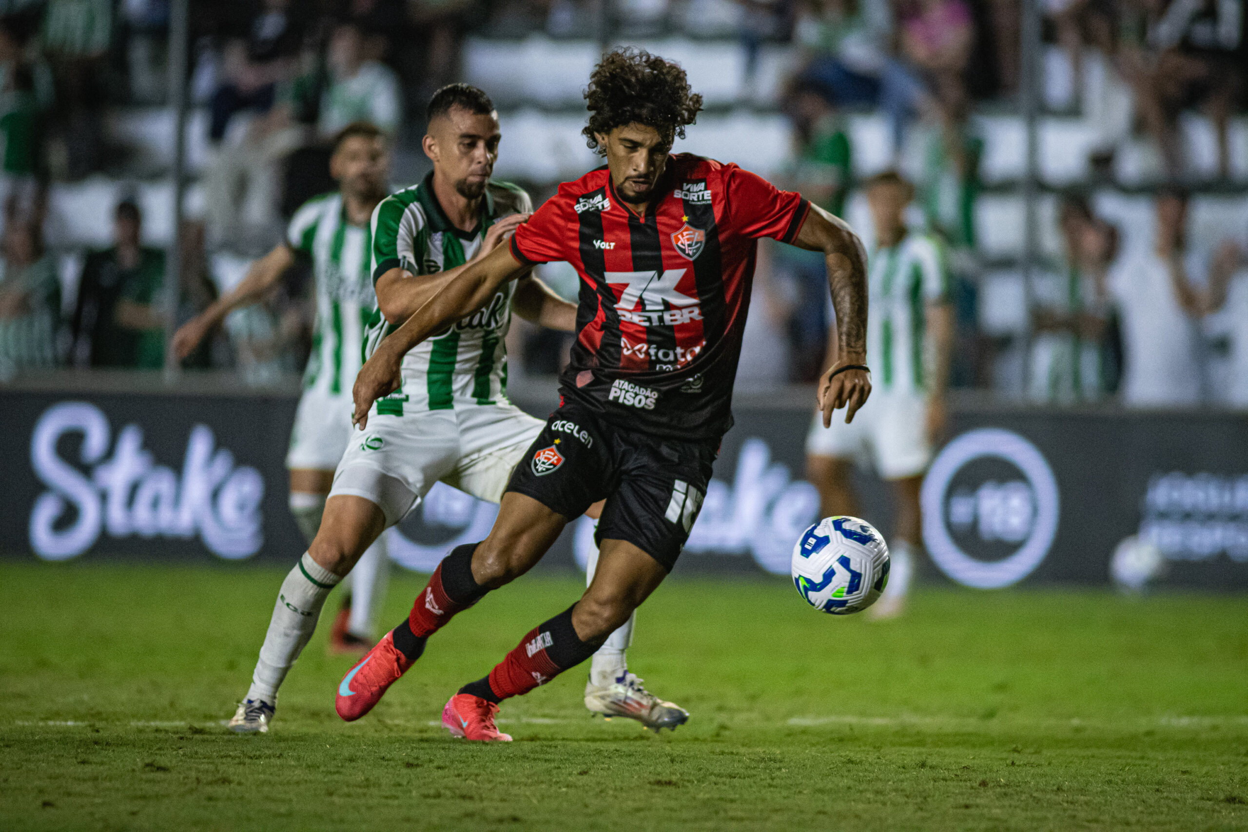 Vitória defende tabu de 25 anos contra o Juventude