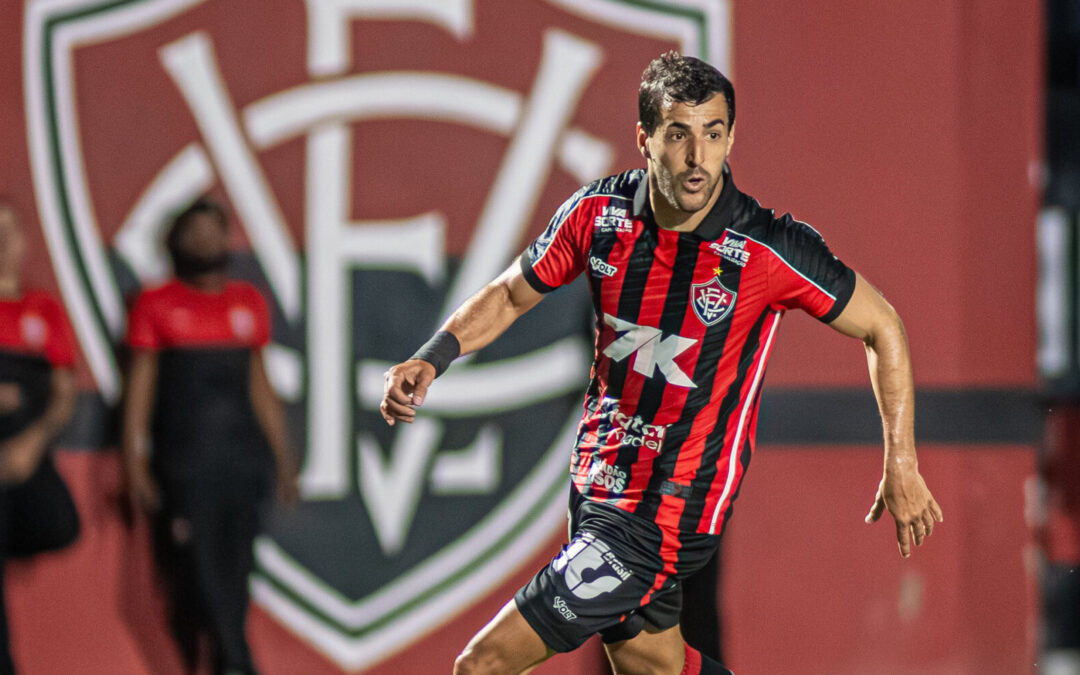 Raúl Cáceres confirma que não segue no Vitória para 2026: “Fui muito feliz aqui”