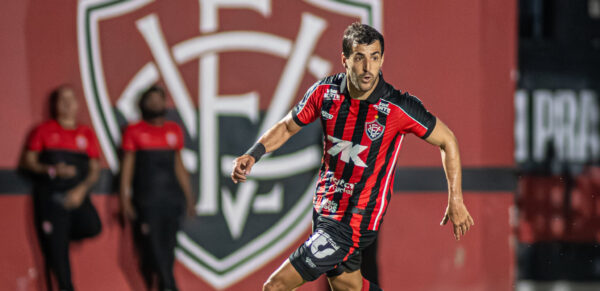 Raúl Cáceres, lateral do Vitória - Foto: Victor Ferreira/EC Vitória
