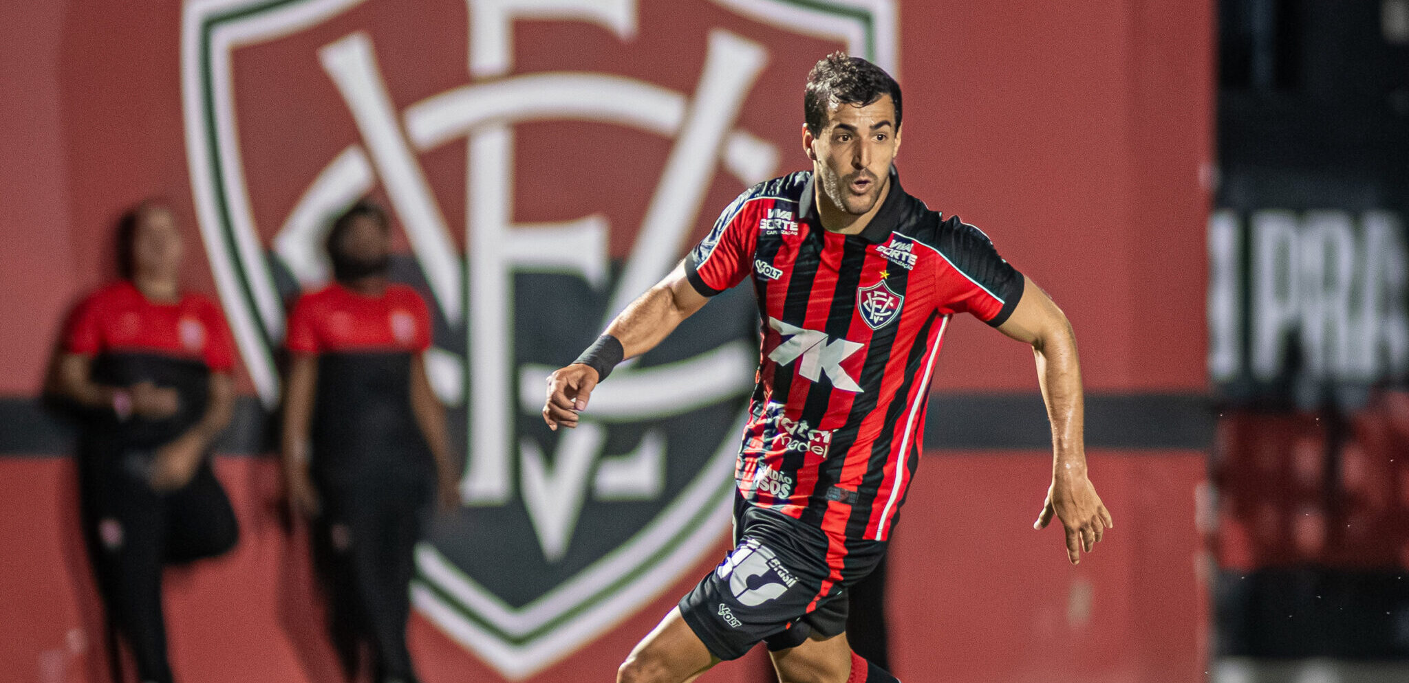 Vitória: Raúl Cáceres tem lesão confirmada e desfalca o clube por tempo indefinido