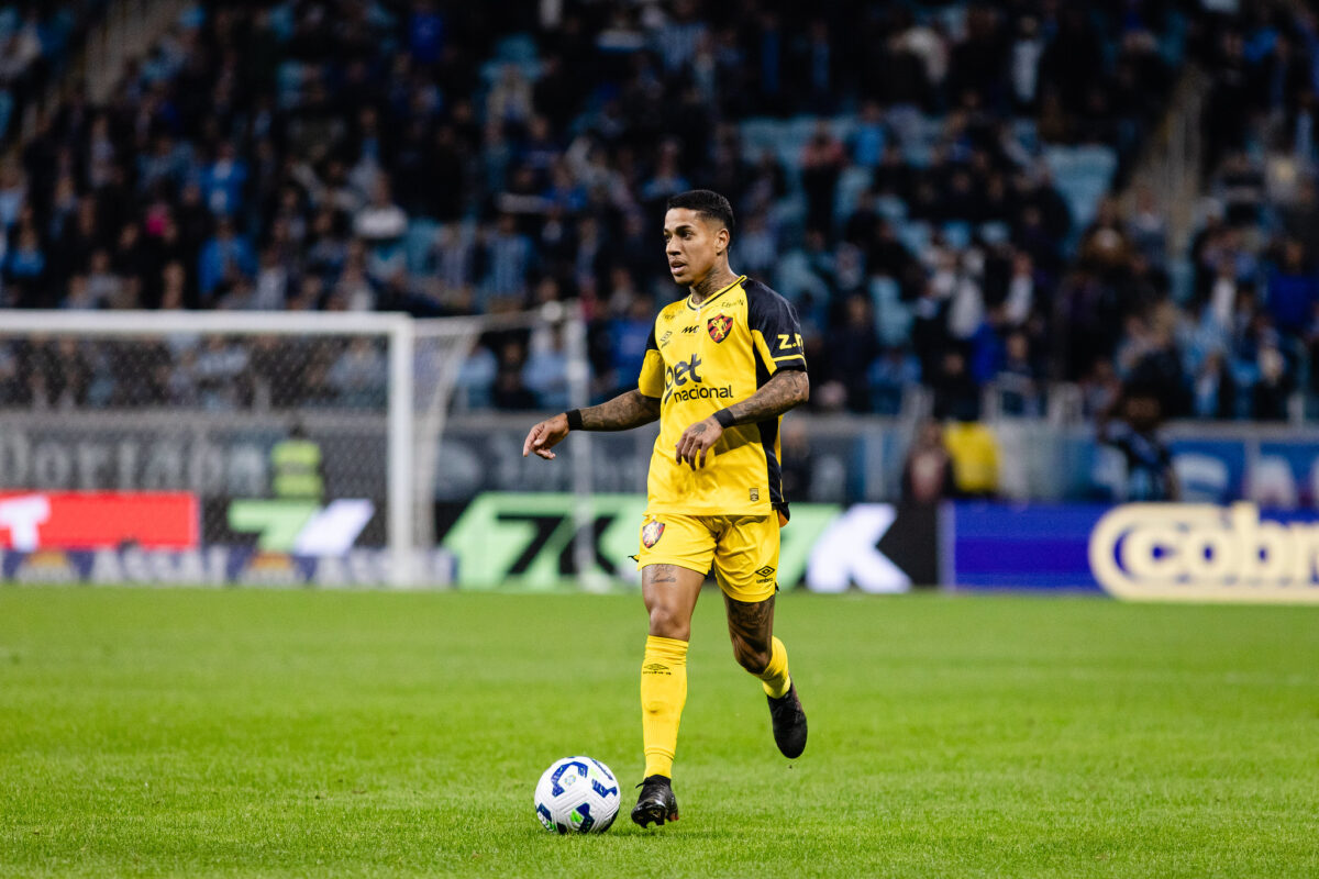 Matheusinho, do Sport contra o Grêmio