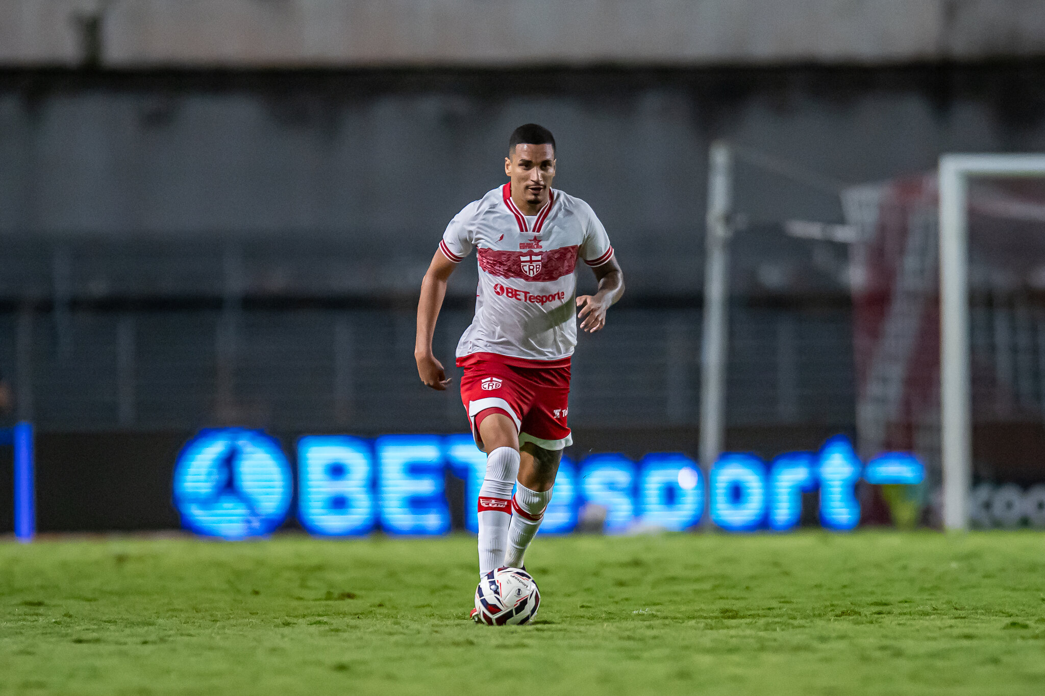 CRB não terá o zagueiro Henri para o jogo contra o Athletico-PR