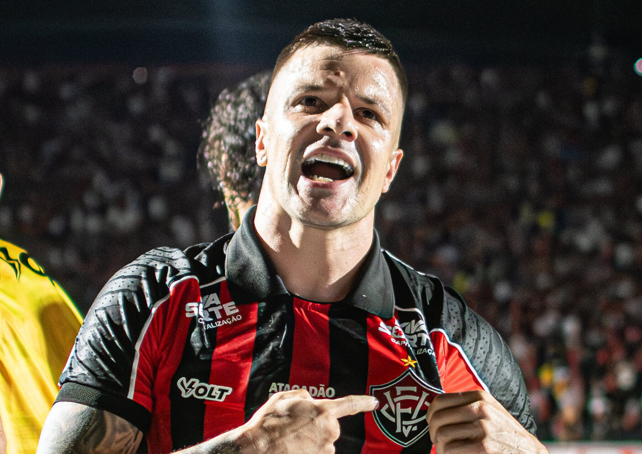 Renato Kayzer volta a marcar pelo Vitória após cinco jogos e celebra apoio da torcida