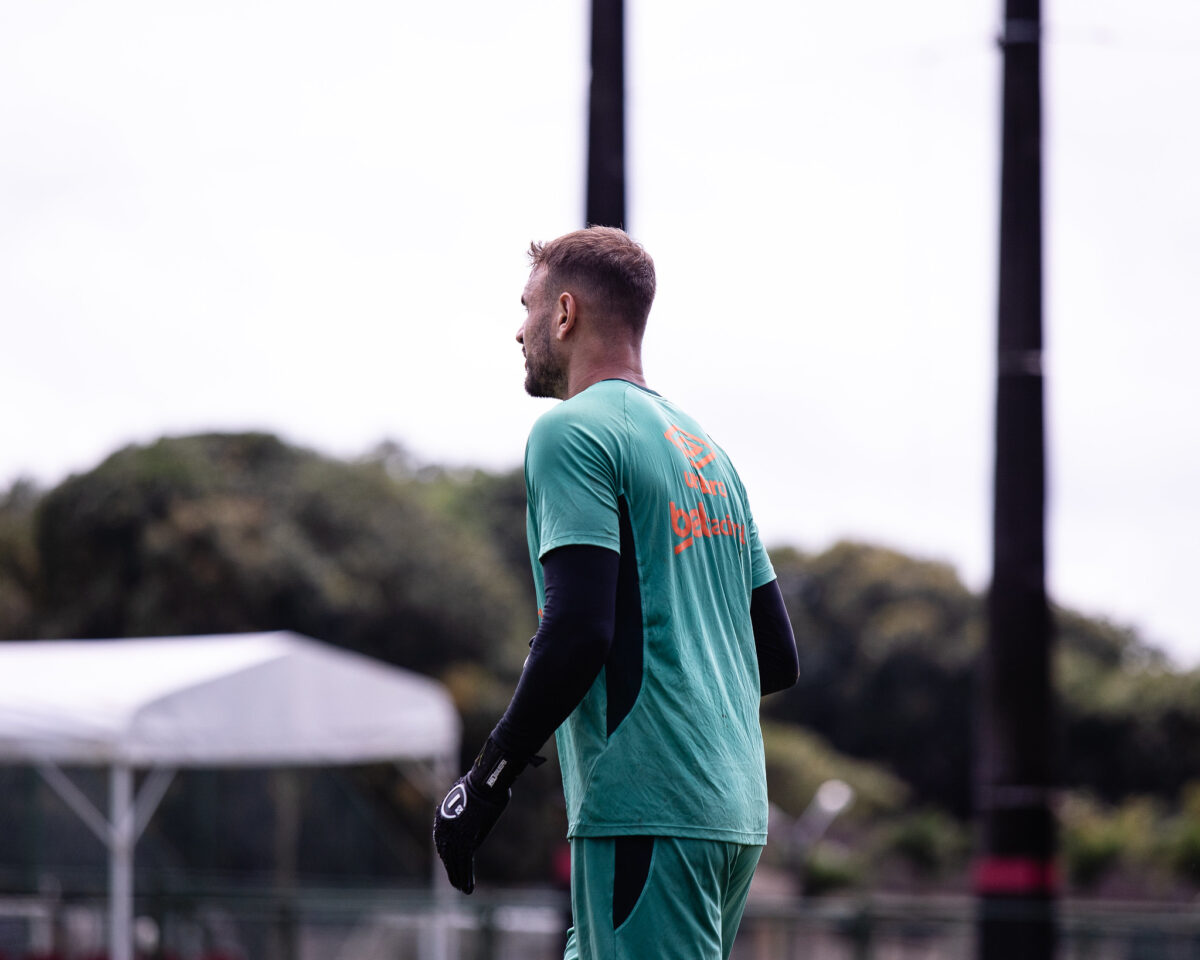 Goleiro do Sport avalia momento da equipe na série A e comenta clima interno: "Vejo um grupo unido" 2 Gabriel Vasconcellos, Sport
