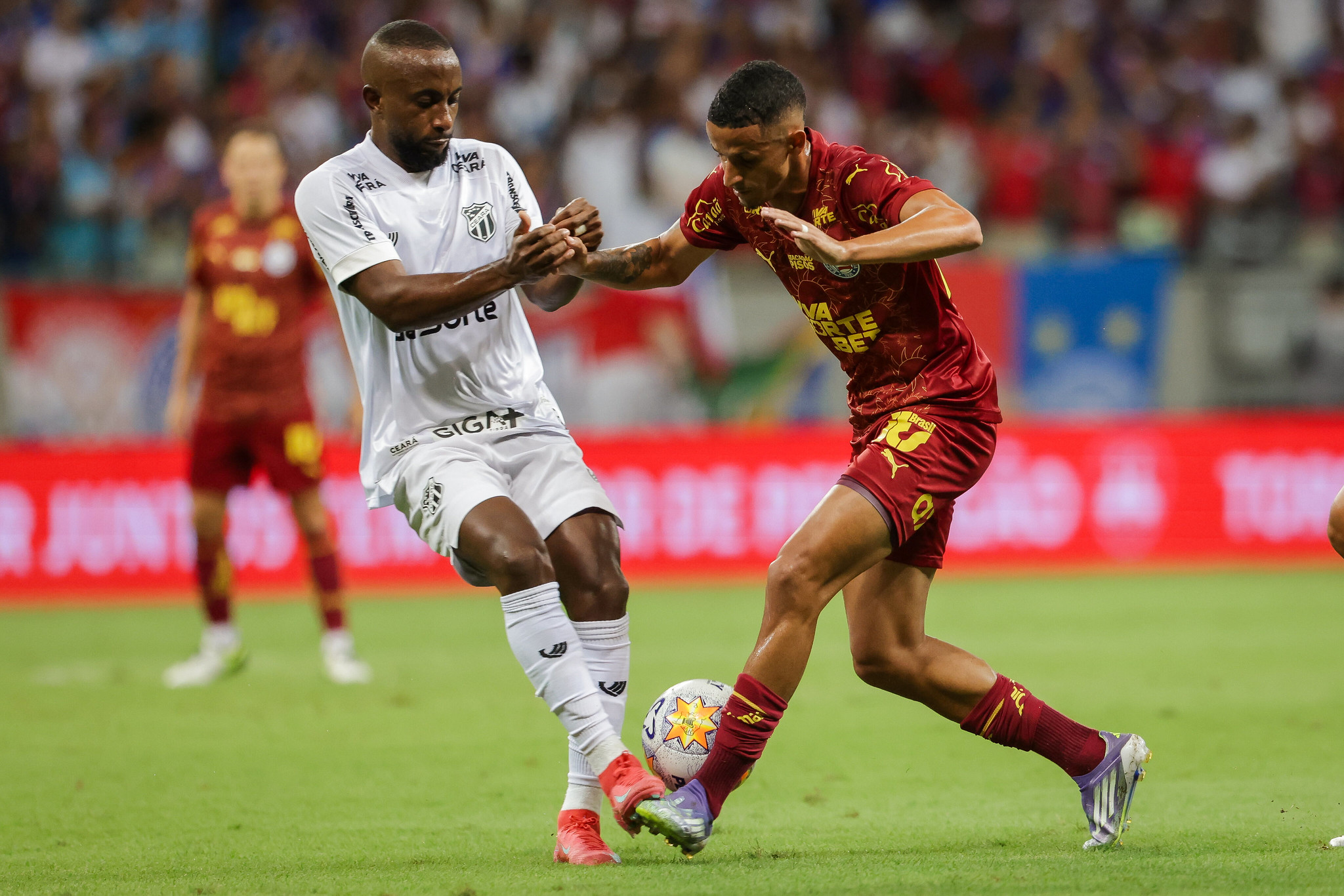 Com gol nos acréscimos, Bahia vence o Ceará na Fonte Nova e garante vaga na final da Copa do Nordeste