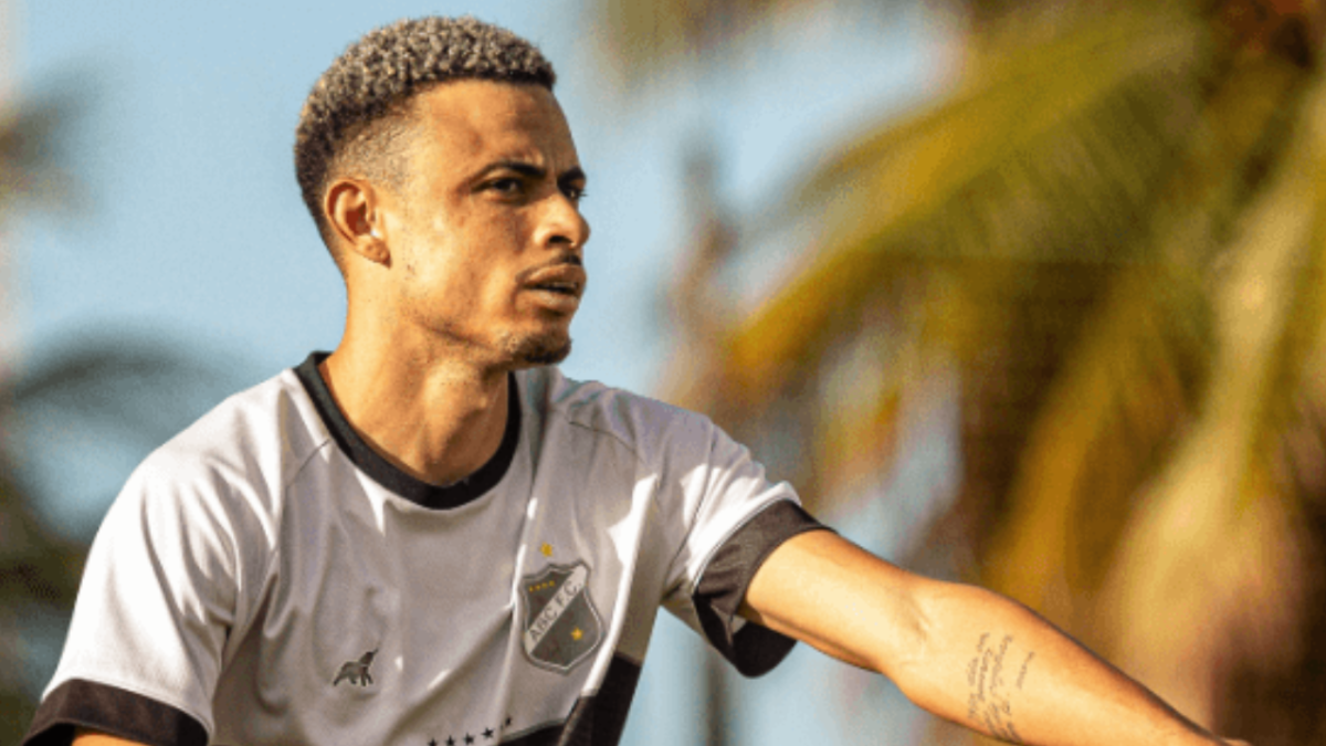 Matheus Martins deixa o ABC e é anunciado por clube português