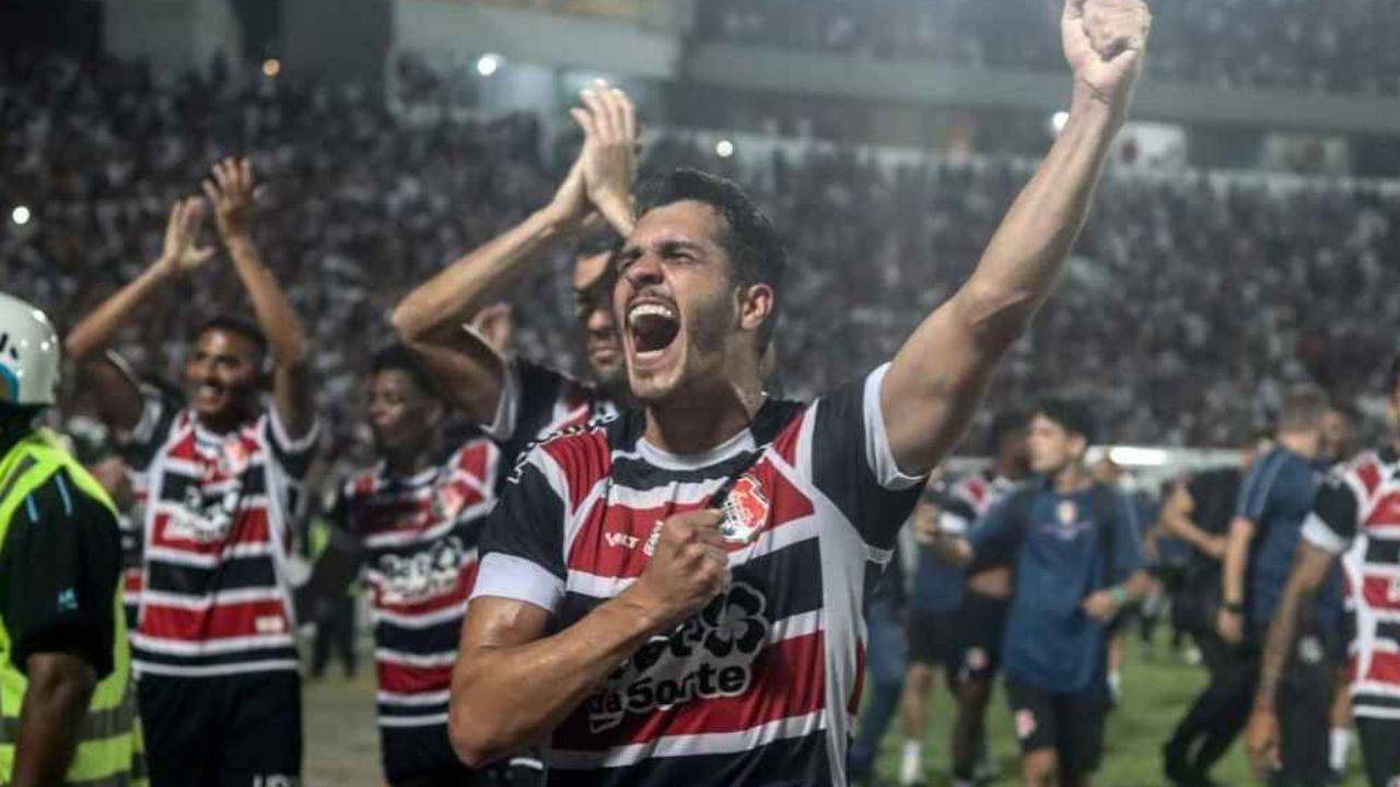 Lucas Siqueira é reintegrado ao elenco do Santa Cruz para a reta final da Série D 1 Santa Cruz, volante Lucas Siqueira