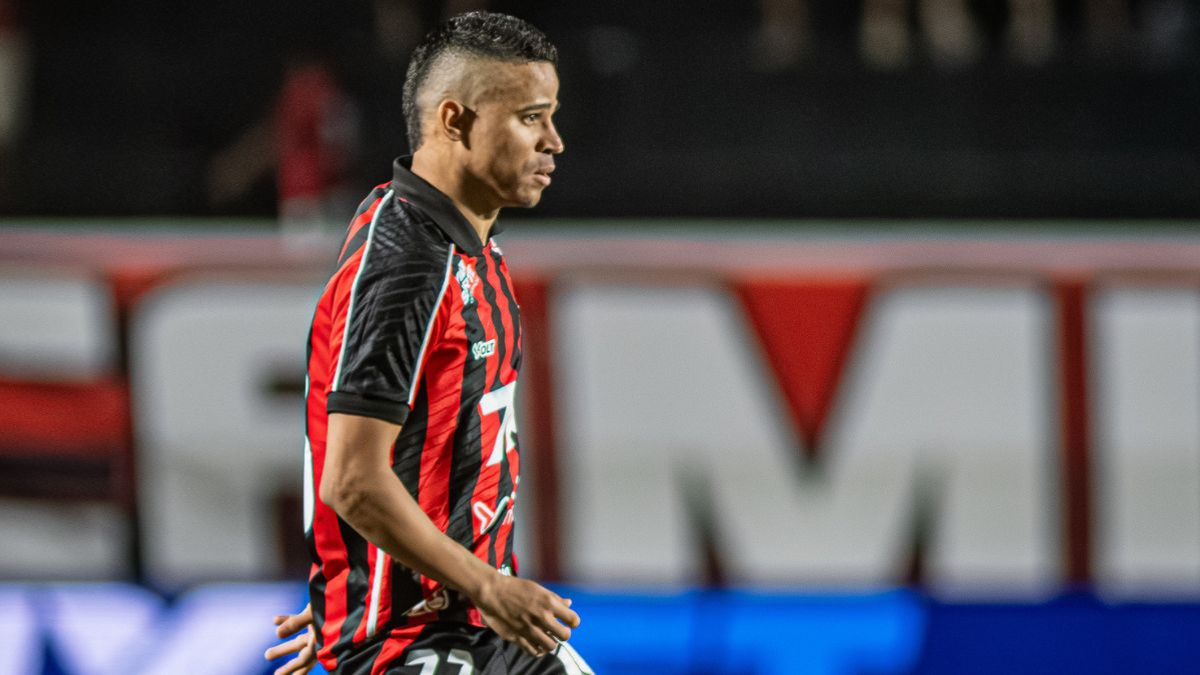 Por questão contratual, Erick desfalca Vitória na partida contra o São Paulo