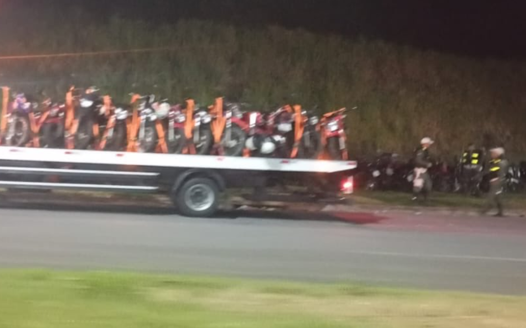 Operação do BPTran apreende 104 veículos na Arena de Pernambuco durante partida Santa Cruz x Altos