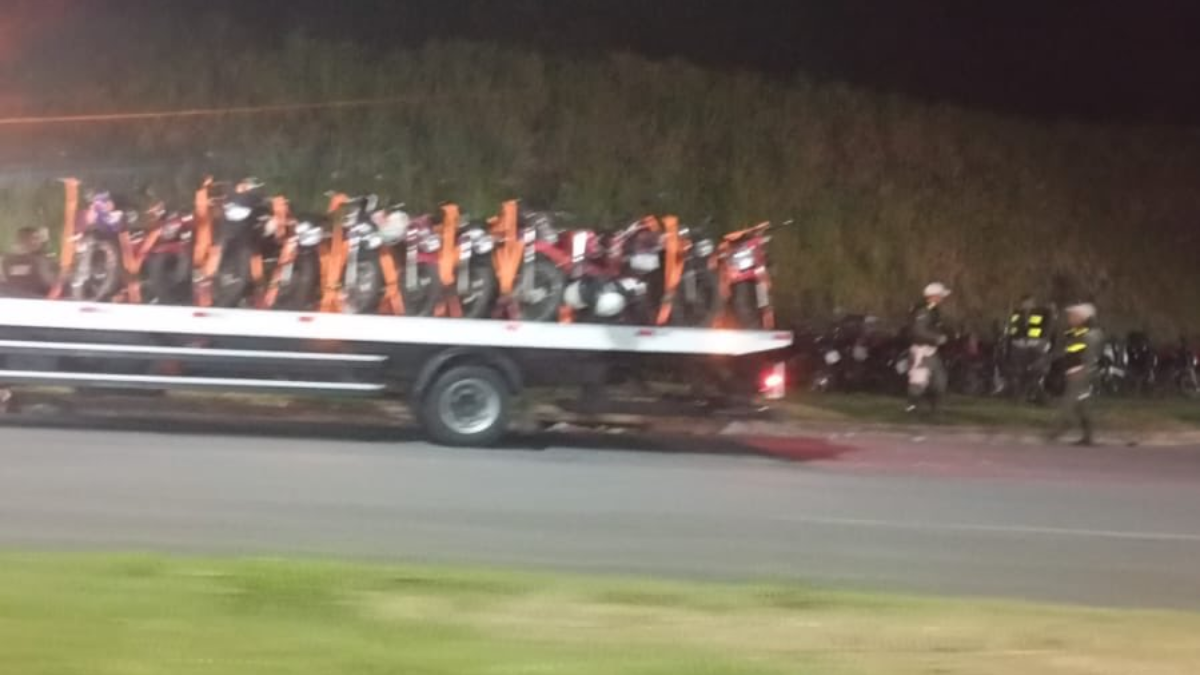 Operação do BPTran apreende 104 veículos na Arena de Pernambuco durante partida Santa Cruz x Altos