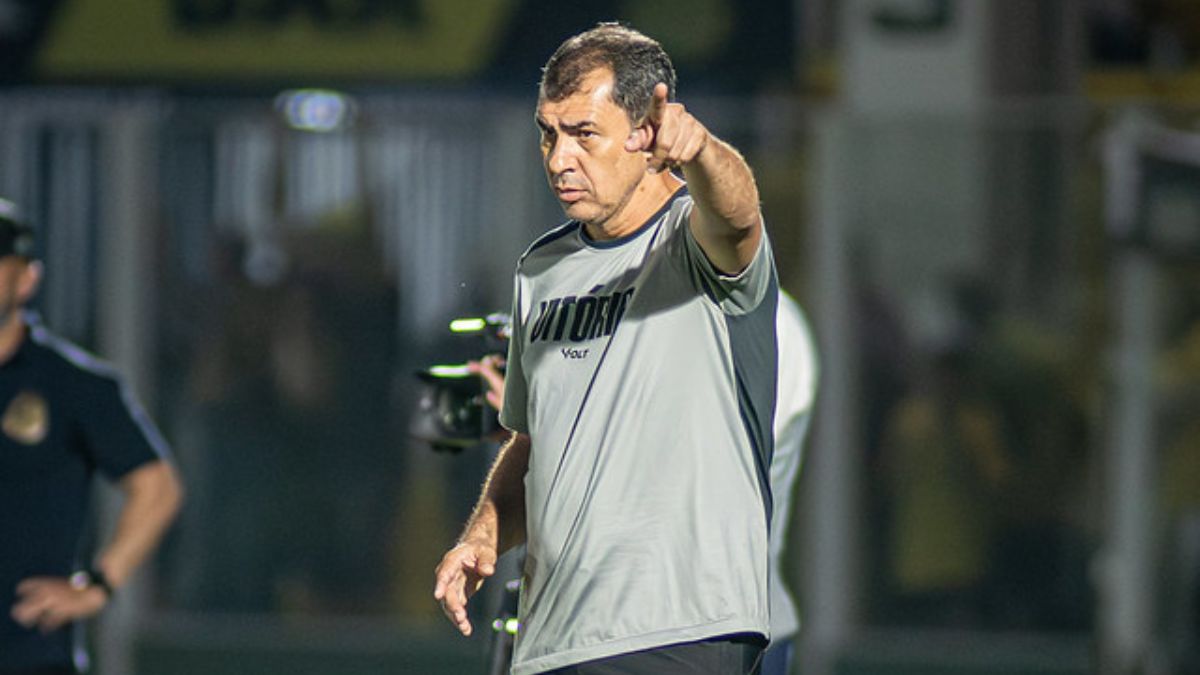 Carille valoriza jogo “de igual para igual” do Vitória contra o Palmeiras, mas admite chateação com empate