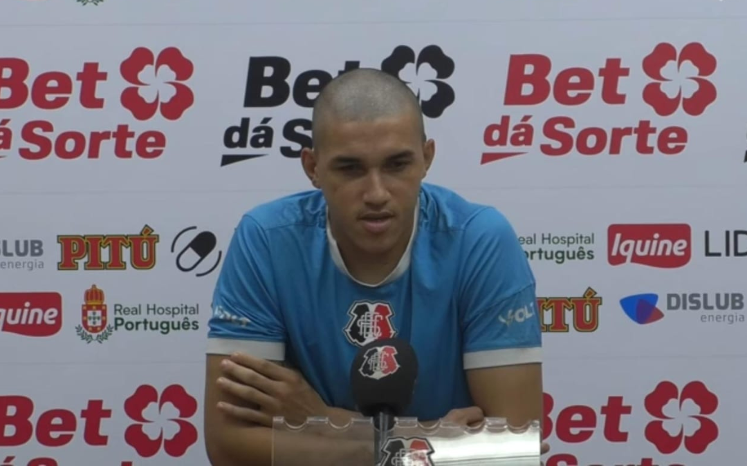 Rokenedy destaca classificação do Santa Cruz na Série D e prega foco no duelo contra o Altos