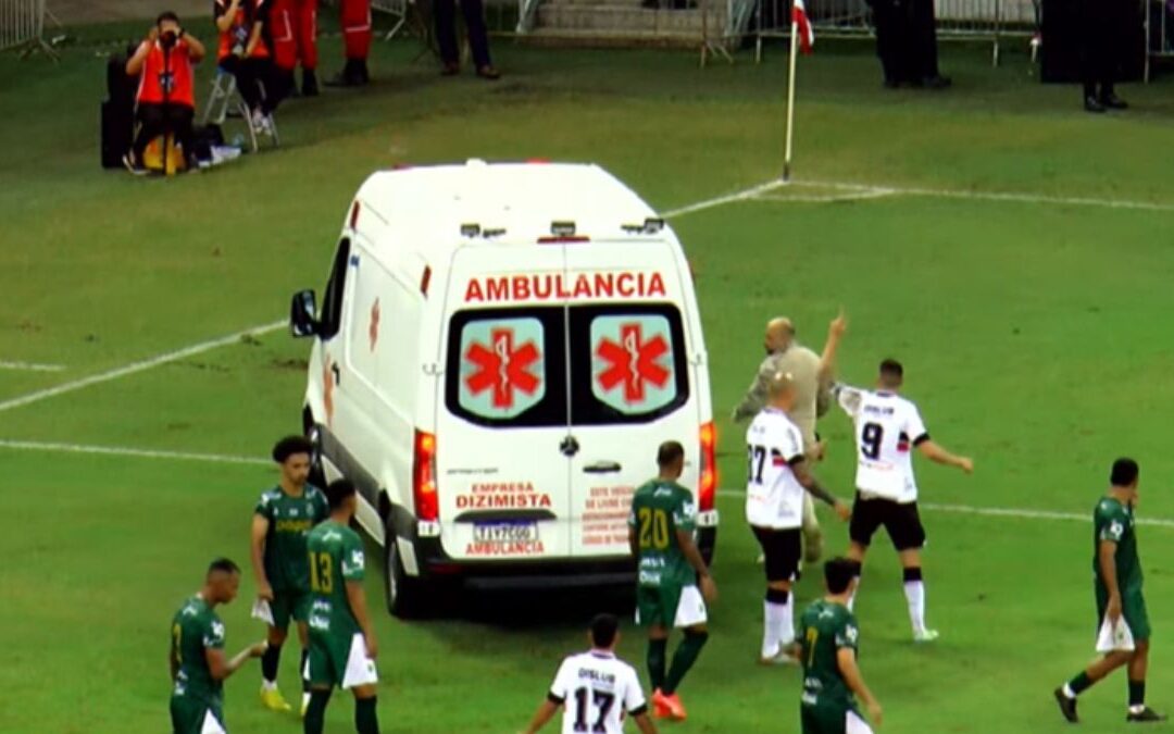 Thiago Galhardo discute com motorista de ambulância em Santa Cruz x Altos