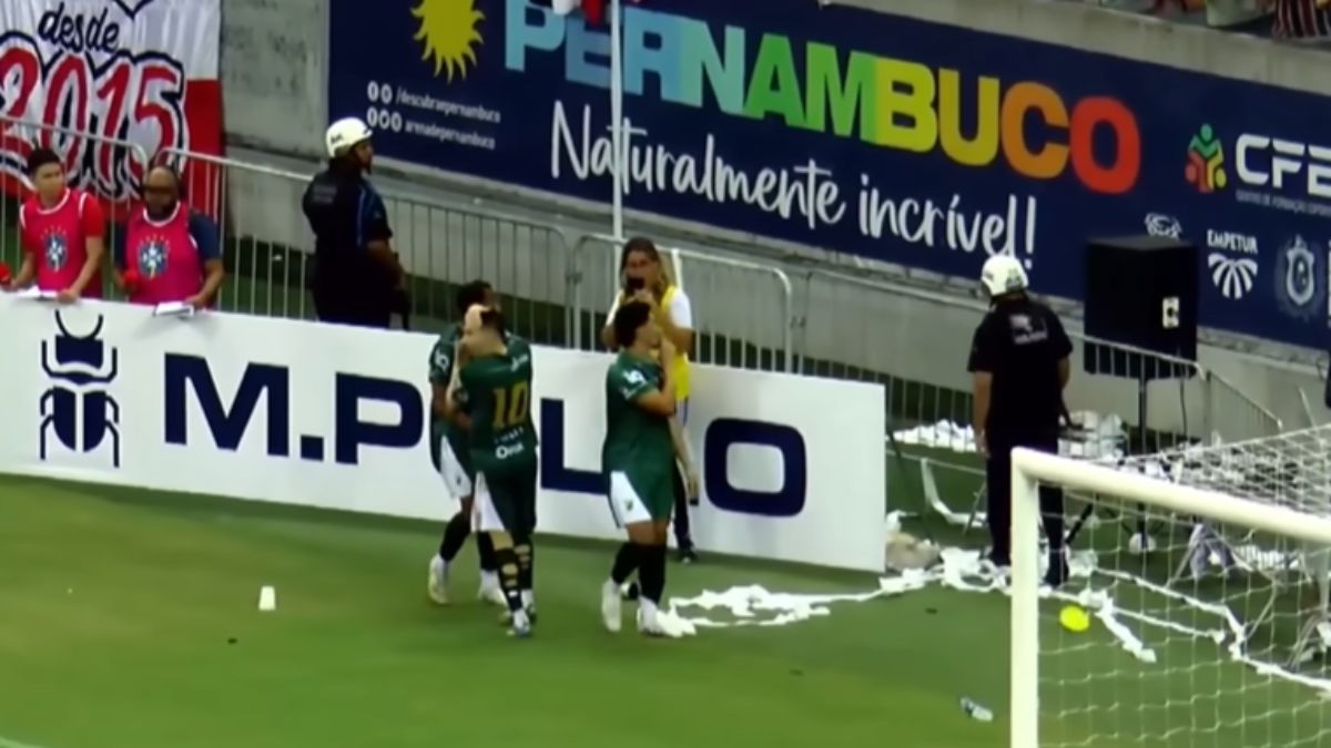 Árbitro registra arremessos de objetos em gol do Altos na súmula, e Santa Cruz pode ser punido