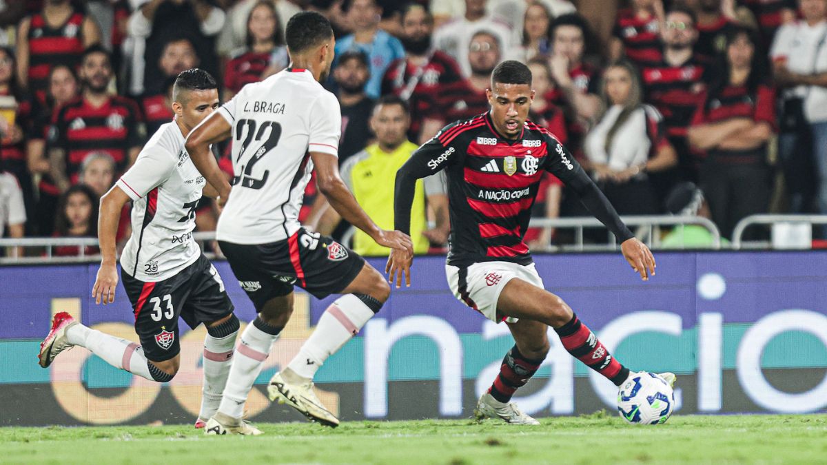 Vitória leva 8 x 0 do Flamengo e sofre a maior derrota da era dos pontos corridos da Série A 3 Flamengo x Vitória pela Série A do Brasileirão 2025, no estádio Maracanã