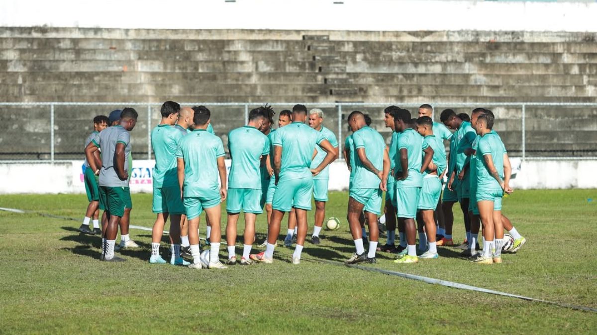 América-PE inicia Série A2 com base campeã, scout intenso e novas apostas africanas 3 América-PE se prepara para a Série A2 do Campeonato Pernambucano 2025 - Na foto