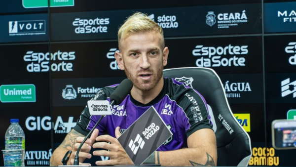 Pedro Henrique destaca expectativa para o confronto entre Ceará e Flamengo 1 Pedro Henrique - atacante do Ceará em coletiva