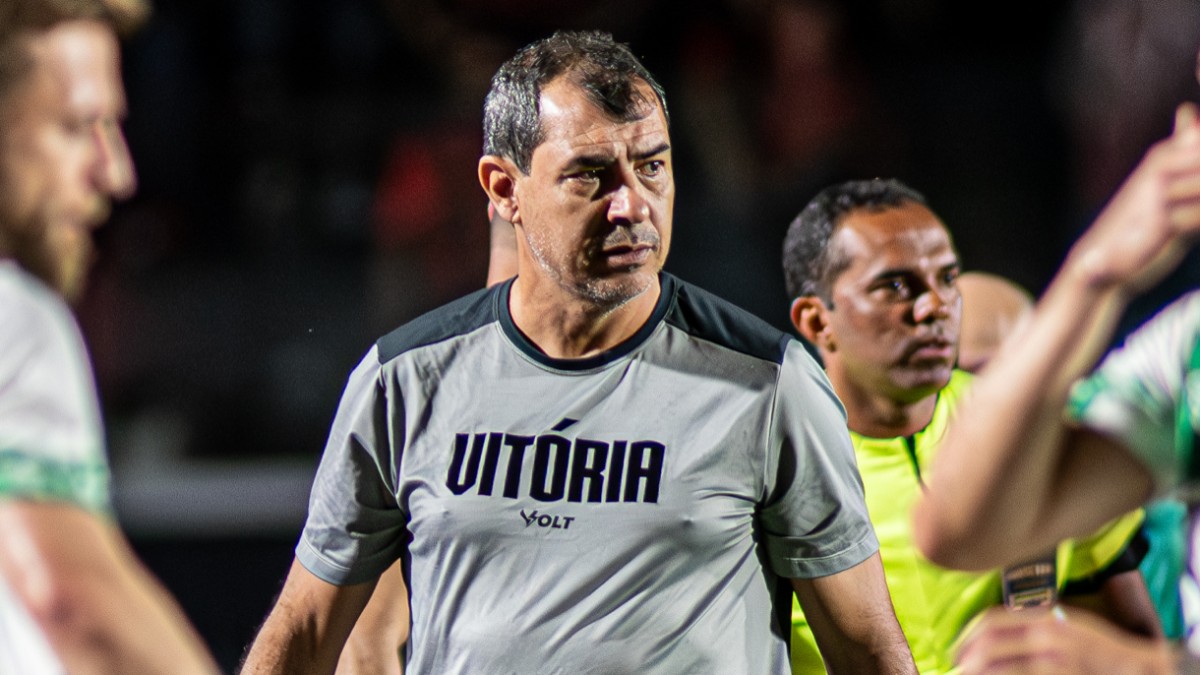Carille lamenta novo empate do Vitória em casa e cobra melhora na parte física