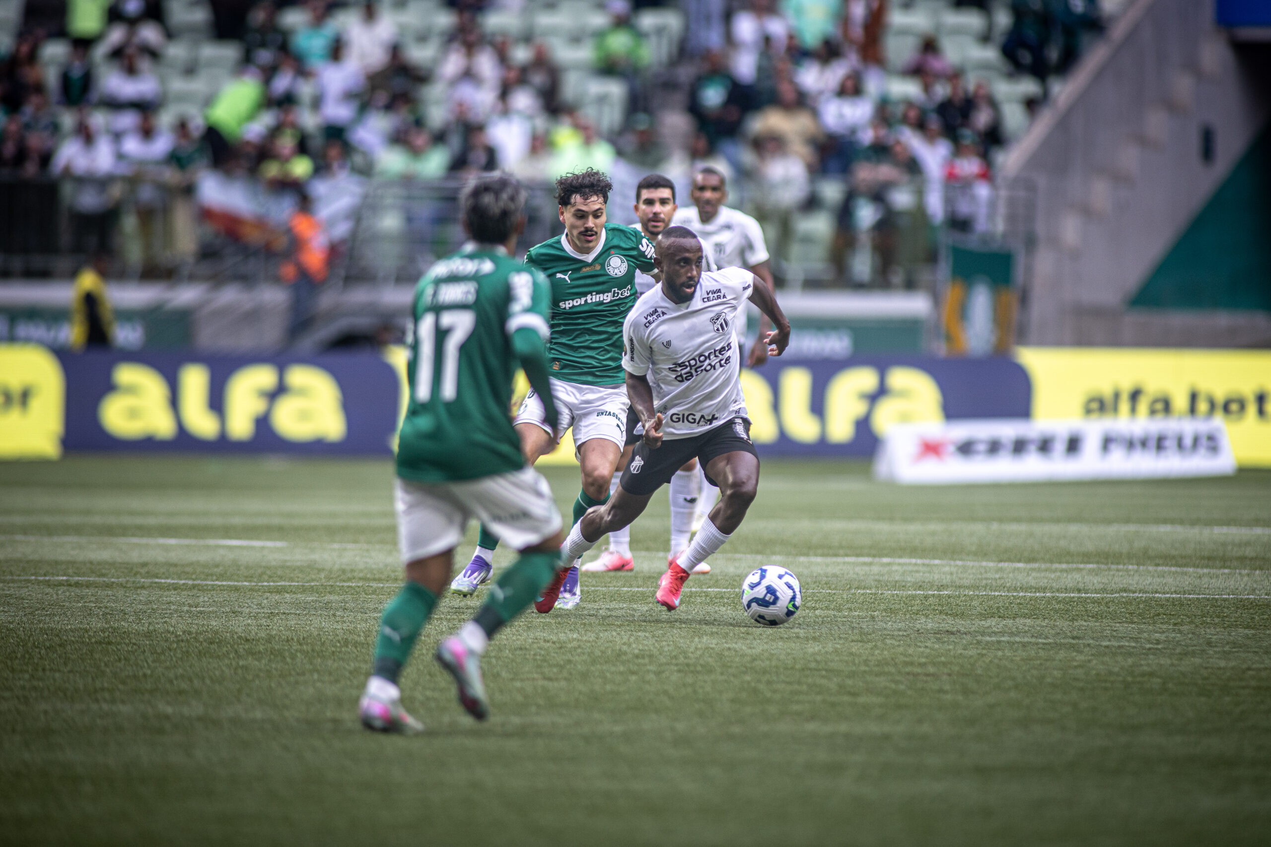 Trauma no tornozelo tira Dieguinho de Ceará x Iguatu; defensor vai precisar de cirurgia 1 Dieguinho - Ceará - Palmeiras - Série A