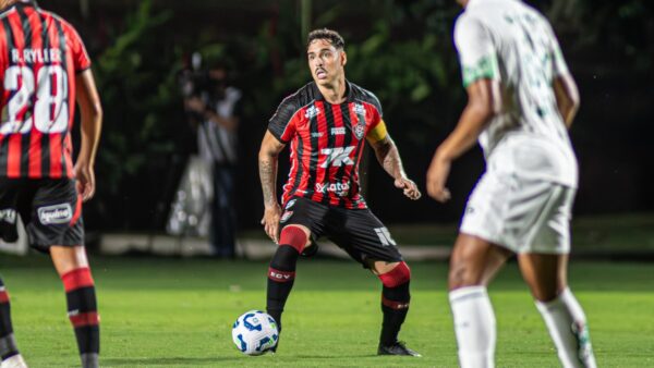 Vitória cede o empate pela terceira vez consecutiva no Barradão e entra no Z4 da Série A 1 Lucas Halter, zagueiro do Juventude no Barradão, pela 20ª rodada da Série A
