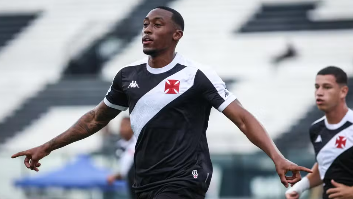 Bahia encaminha chegada em definitivo do zagueiro Luiz Gustavo, do Vasco 1 Bahia encaminha compra de zagueiro do Vasco.
