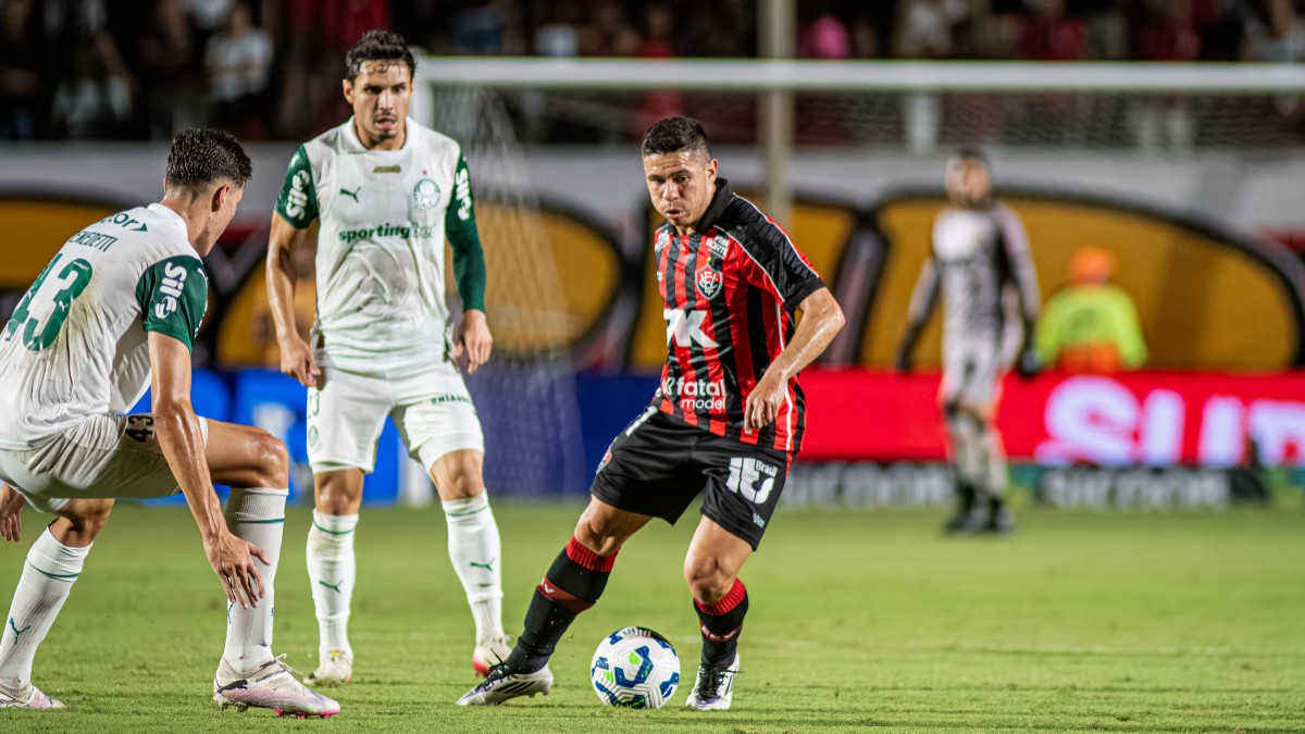 Vitória abre boa vantagem, mas cede empate ao Palmeiras no Barradão pela Série A
