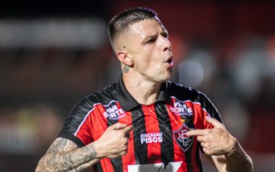 Kayzer dispara contra atuação do Vitória e vê ‘infantilidade’ do time: “Minha vontade é de esculachar”
