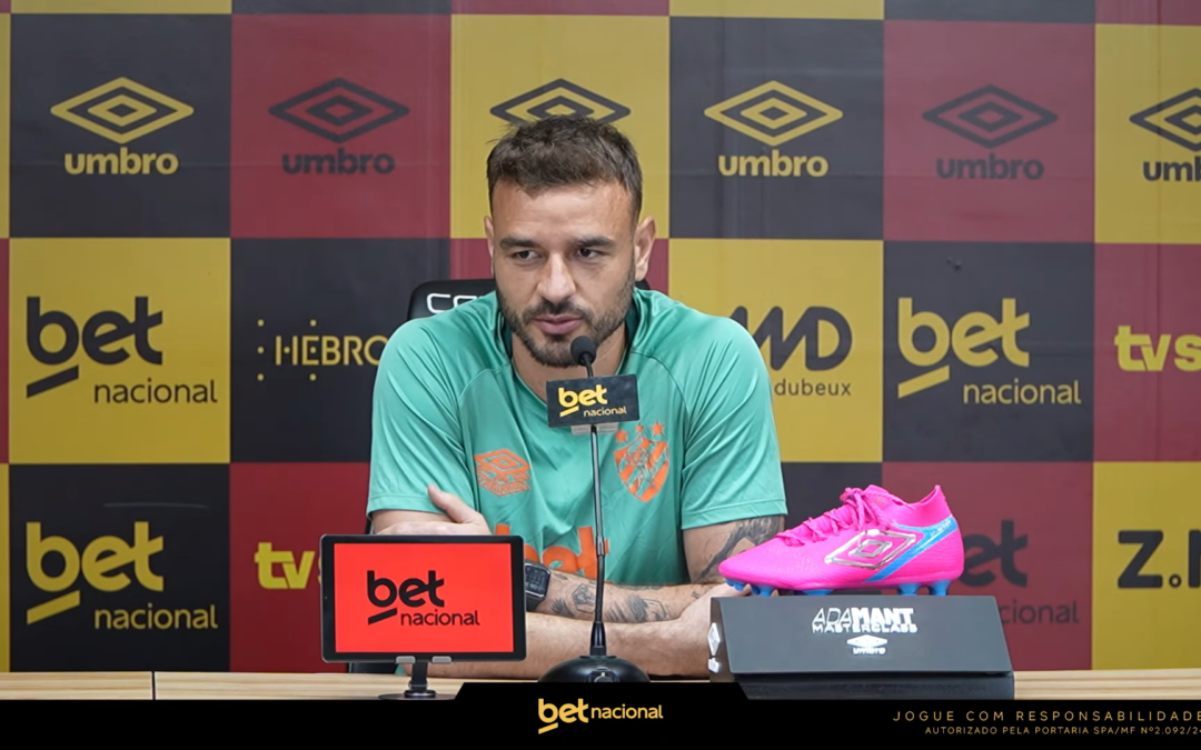 Goleiro do Sport avalia momento da equipe na série A e comenta clima interno: “Vejo um grupo unido”