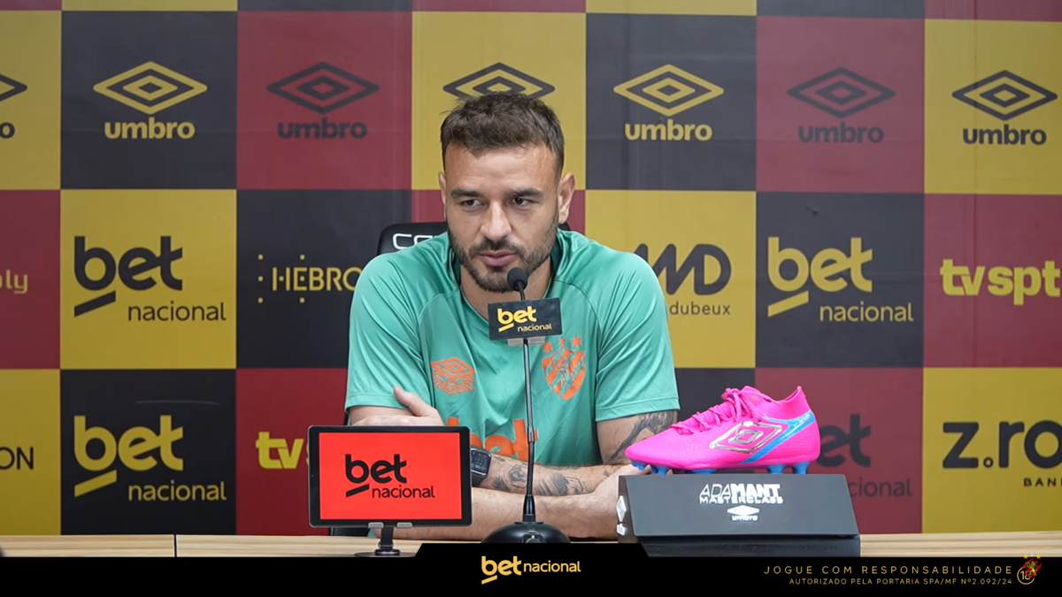 Goleiro do Sport avalia momento da equipe na série A e comenta clima interno: “Vejo um grupo unido”