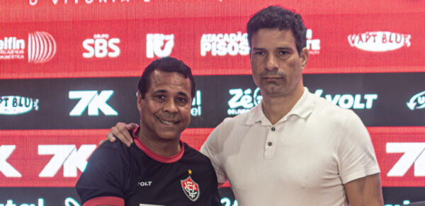 Rodrigo Chagas assume interinamente o Vitória e garante liberdade para trabalhar: "O presidente me deu carta branca" 1 Rodrigo Chagas e Gustavo Vieira - Foto: Victor Ferreira/EC Vitória