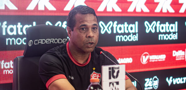Rodrigo Chagas assume interinamente o Vitória e garante liberdade para trabalhar: "O presidente me deu carta branca" 2 Rodrigo Chagas, treinador interino do Vitória - Foto: Victor Ferreira/EC Vitória